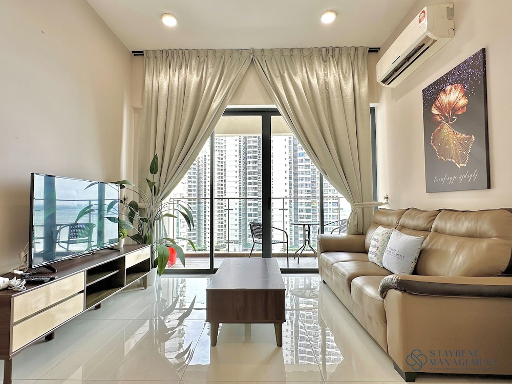 Country Garden Danga Bay Sea View Homestay by Stayrene
