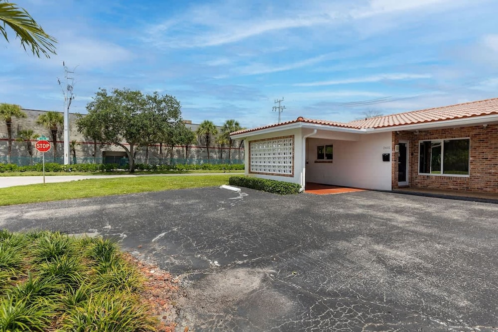 Welcome to Your Fort Lauderdale Retreat 2bed 2bath