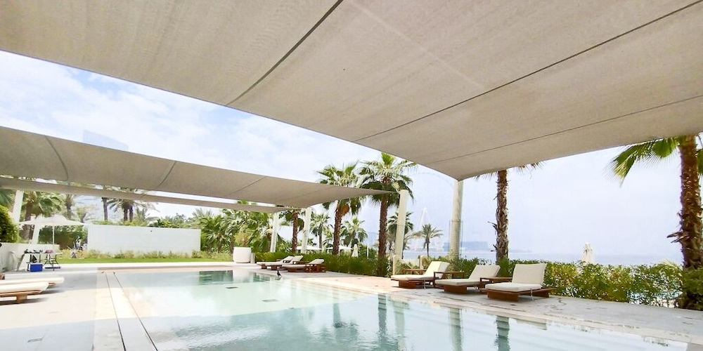 LUX  The JBR Garden View Suite