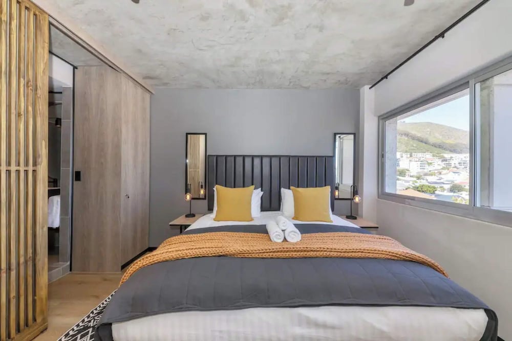 Chic & Sophisticated 1BD Apartment - Sea Point view 5