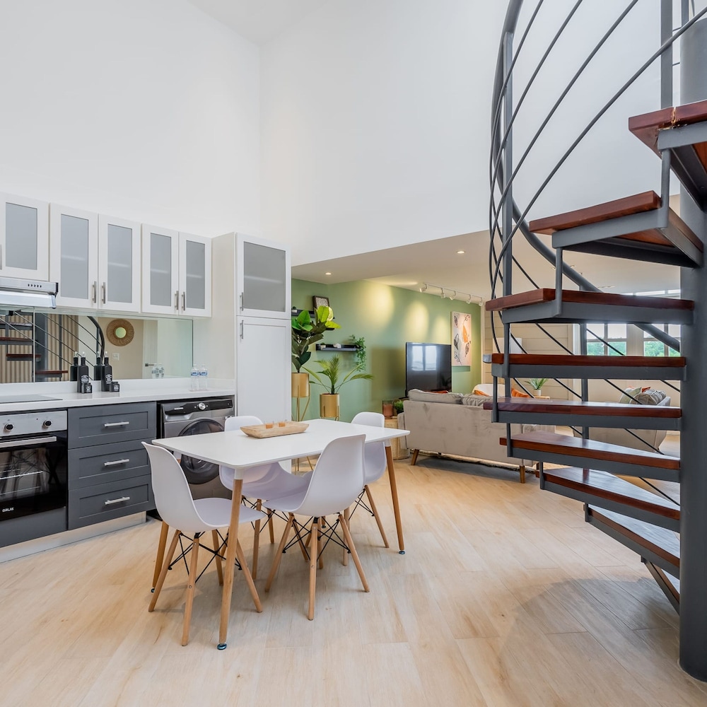 w Elegant 3BR With Modern Terrace in Panama