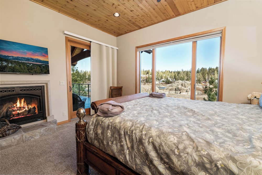 Boulder Cove Lakefront Estate