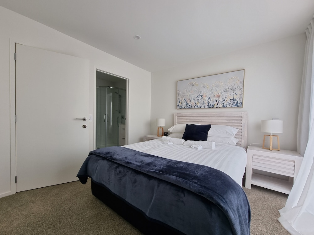 Brand New House by Botany - Parking view 5