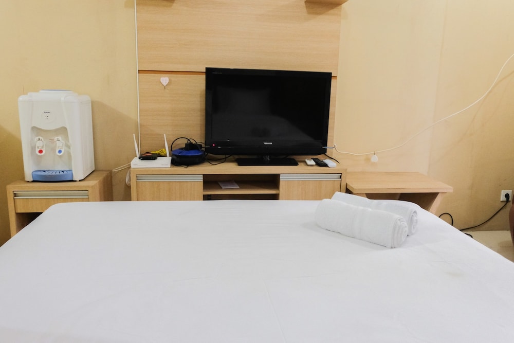 Minimalist Studio Room Great Western Apartment view 3