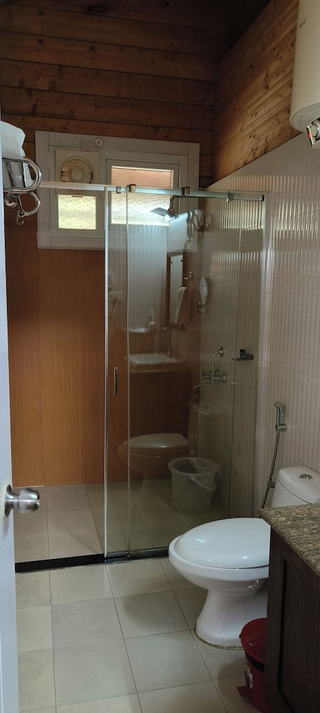 Rishat Sngi Orchid Resort, Shillong