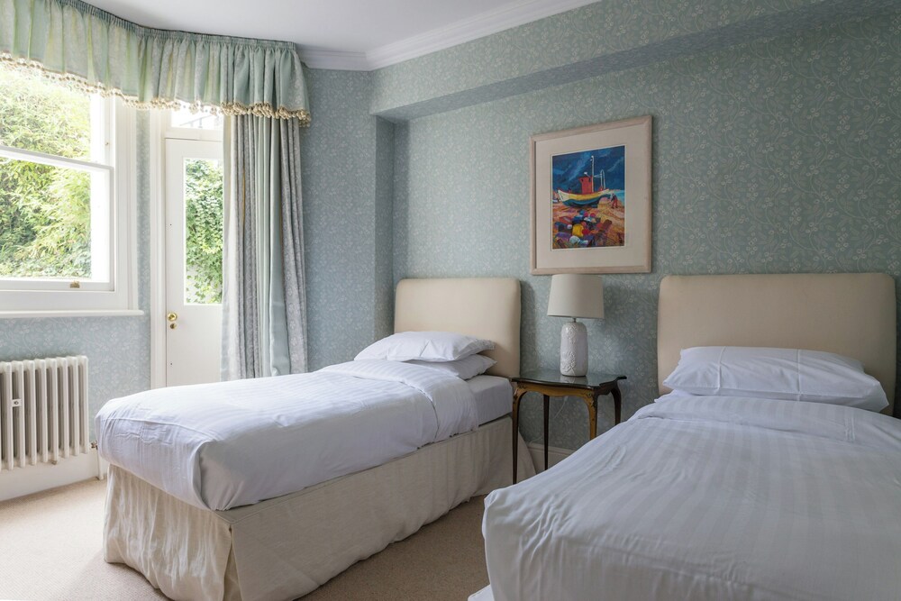 Elm Park Gardens XI by Onefinestay