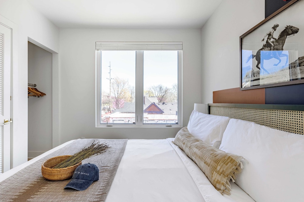 Outrider Buyout- 3 Units by Avantstay Sleeps 36