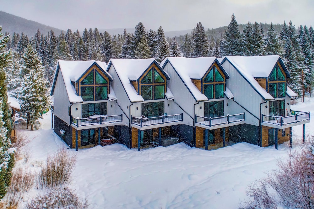 Ski-in/ski-out Gemini Lift Access! Home w/ Hot Tub