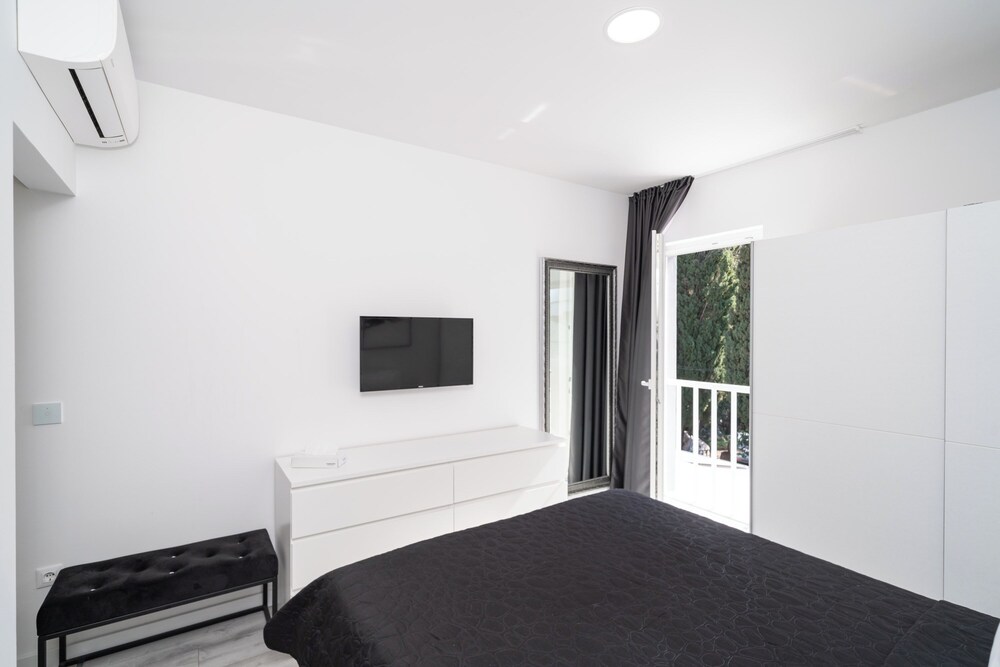 Luxury Villa Entrata-Five Bedroom Villa view 4