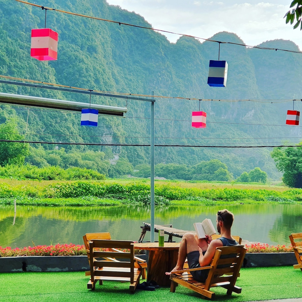 An Riverside Ecolodge
