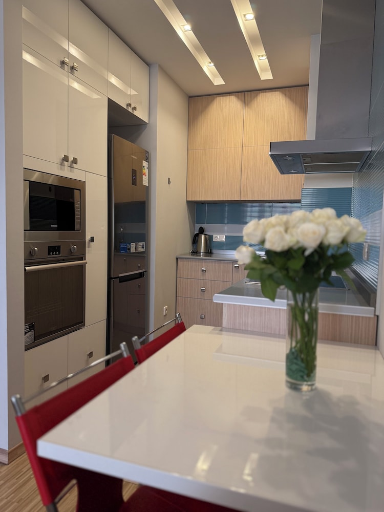 Deluxe 2-bedroom apartment by Sweet Home