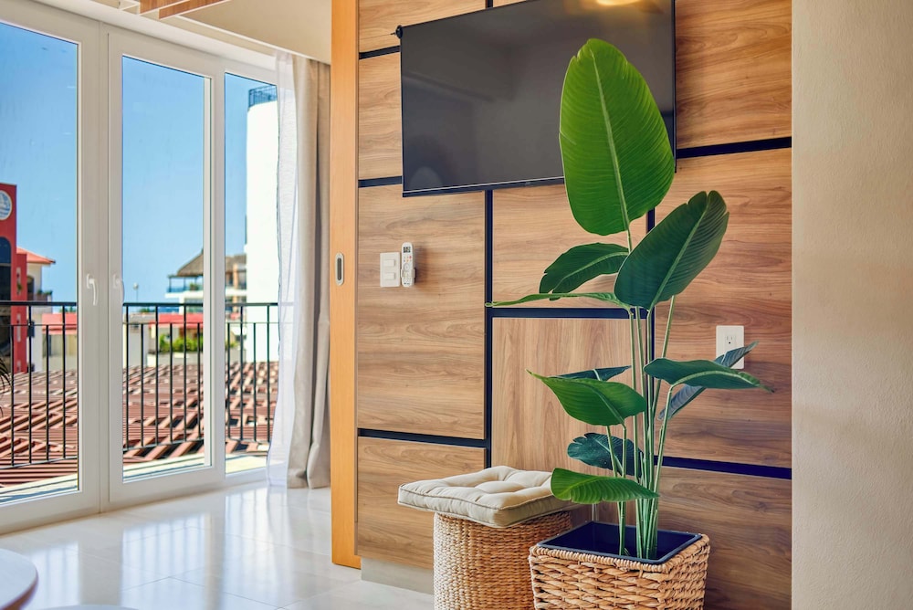 Cozy 1Br Apt - Pool - Gym - 2 Min to the Beach