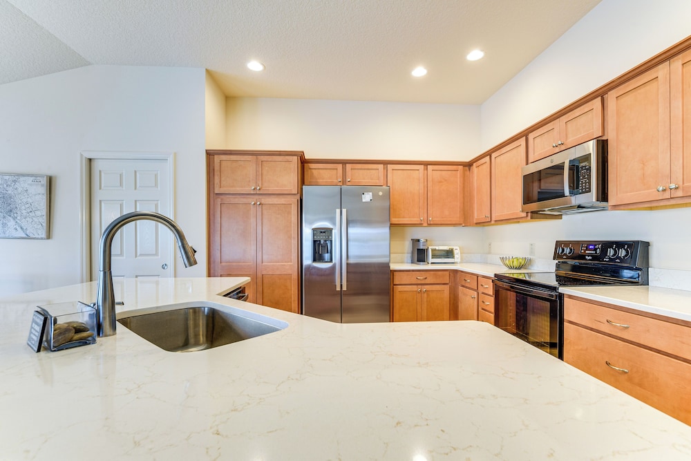 < 1 Mi to Brownwood Paddock Square: Home w/ Patio!, photo 5