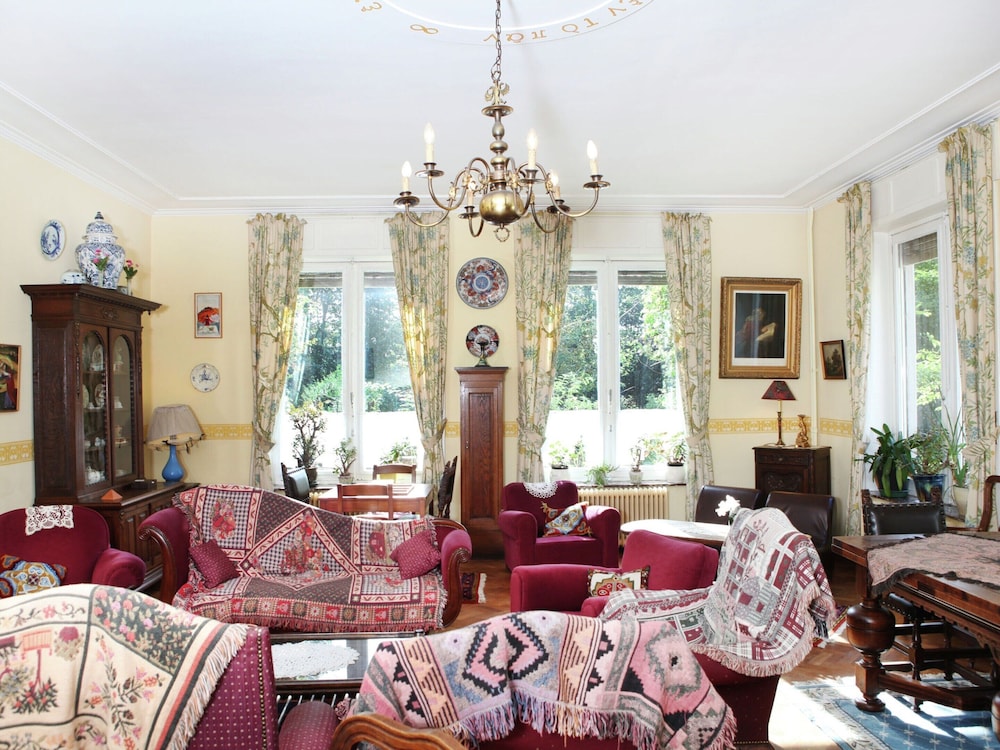 Spacious 11-bed Family Retreat