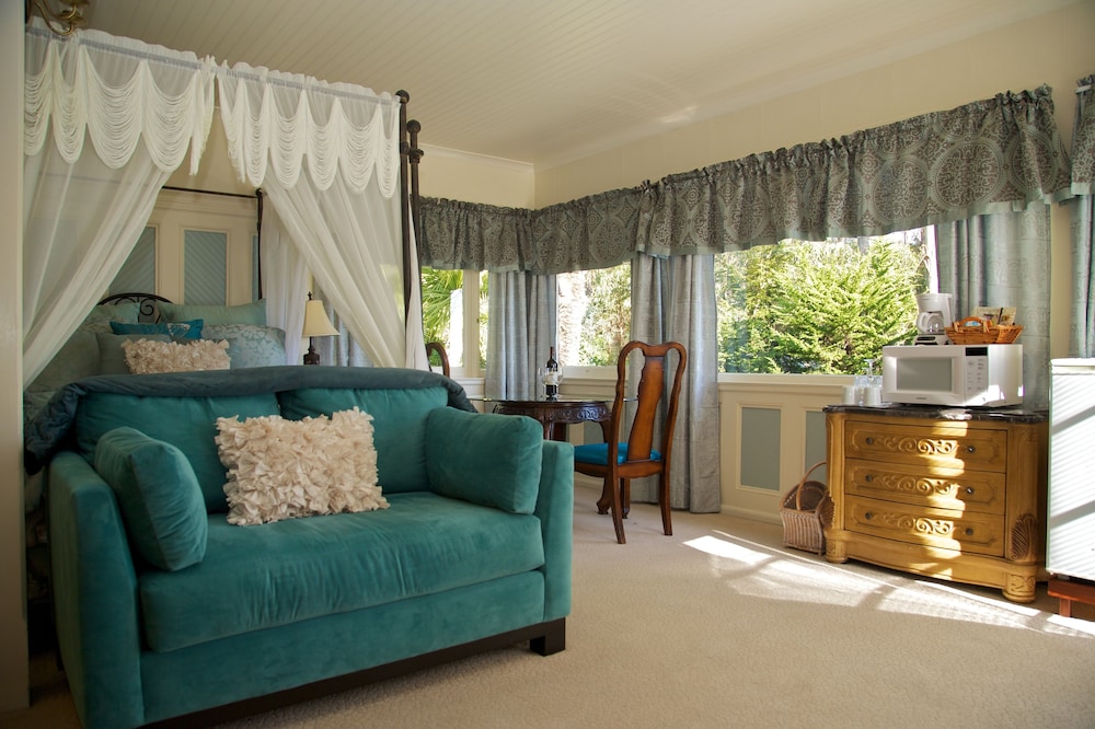 Monarch Cove Inn