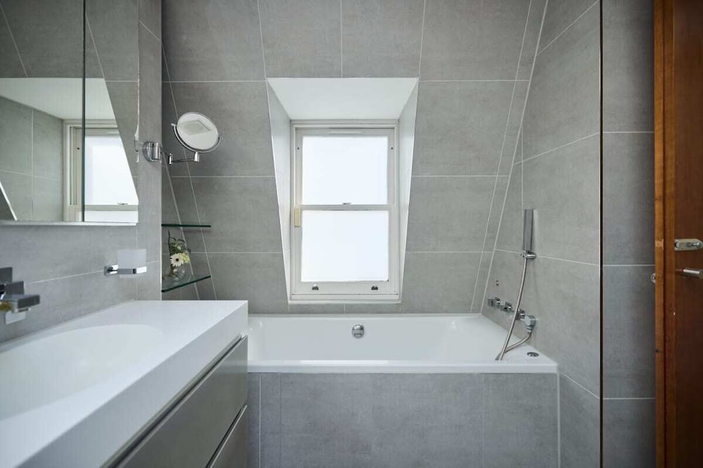 The Radnor Mews Residence Stylish 3bdr Mews House