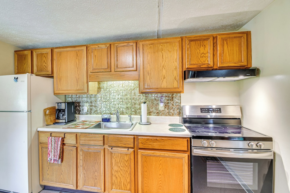 3 Mi to Seneca Lake: Couple's Apt w/ River Access