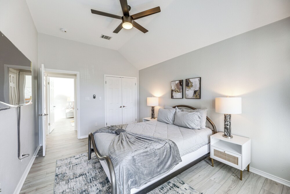 9 Mi to The Domain: Spacious Pflugerville Haven!