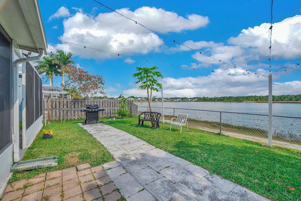 Outdoor Relaxation! Port St Lucie Family Home