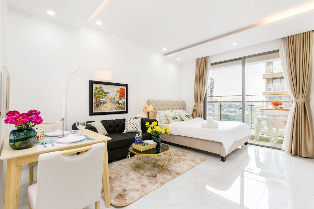 Jennifer House - Millenium Apartment