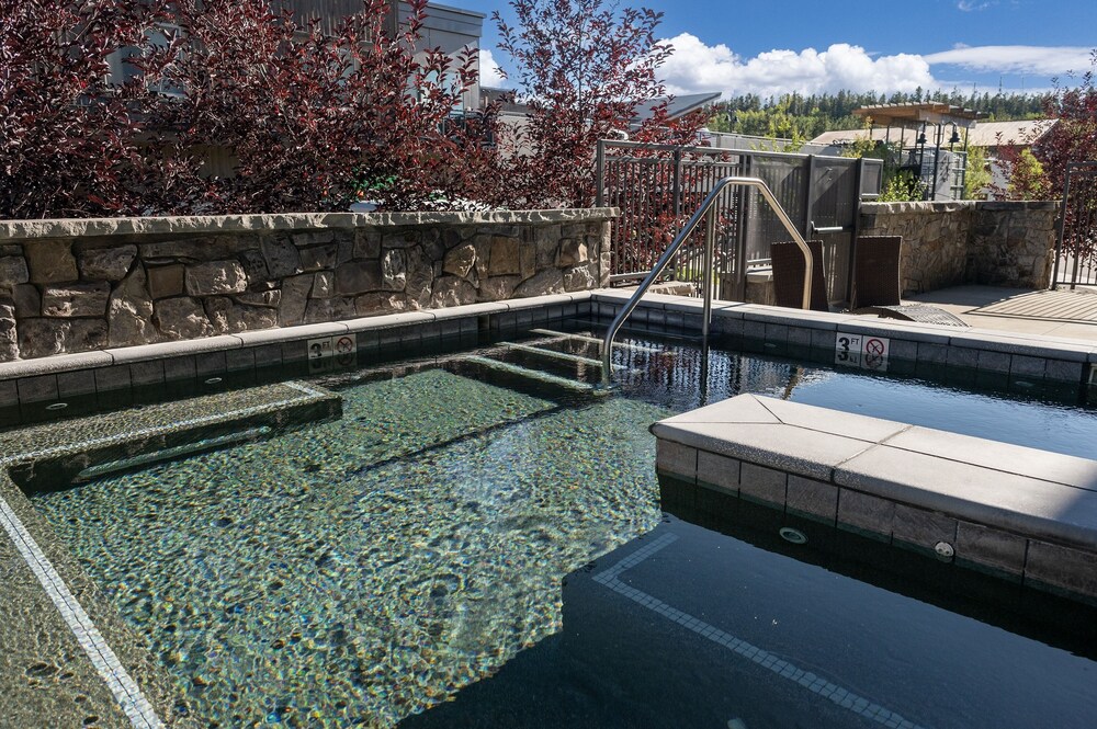 Downtown Flat 2 Bedroom Condo
