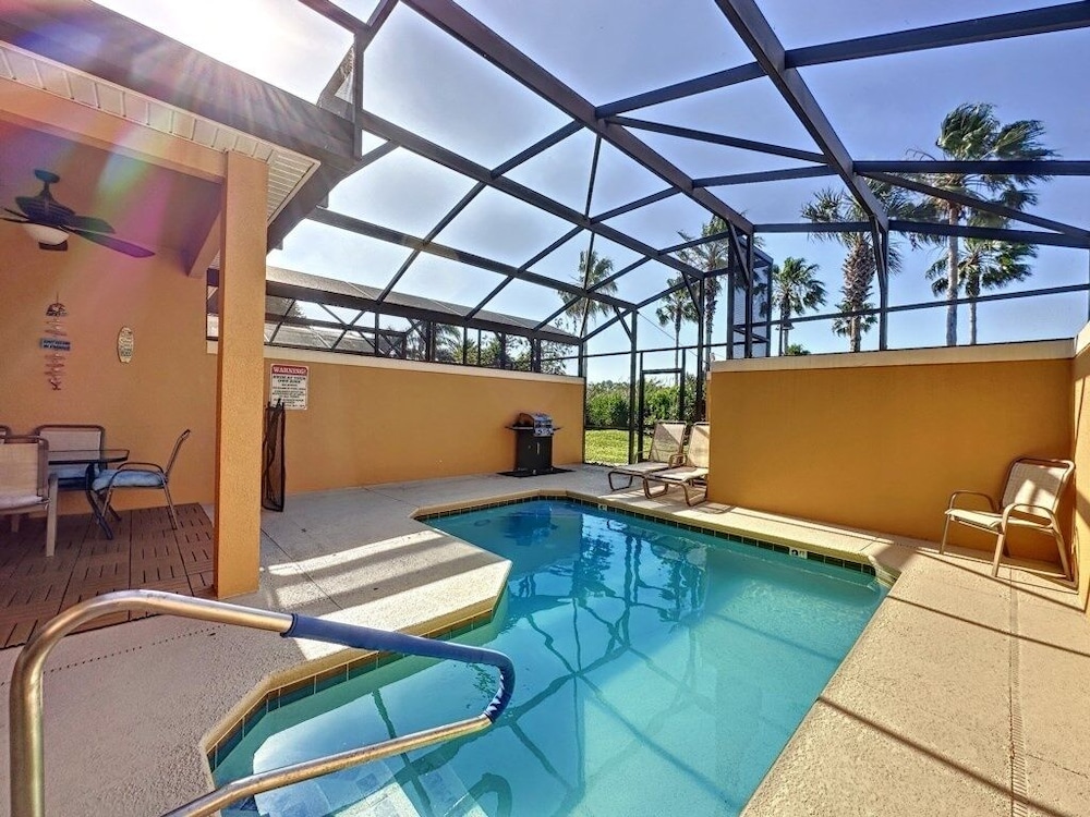 Adorable Townhome Remodeled With Comfort And Relaxation In Mind! Splash Pool! 4 Bedroom Townhouse