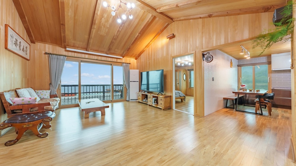 Gyeongju Happy Dream Ocean View Pension