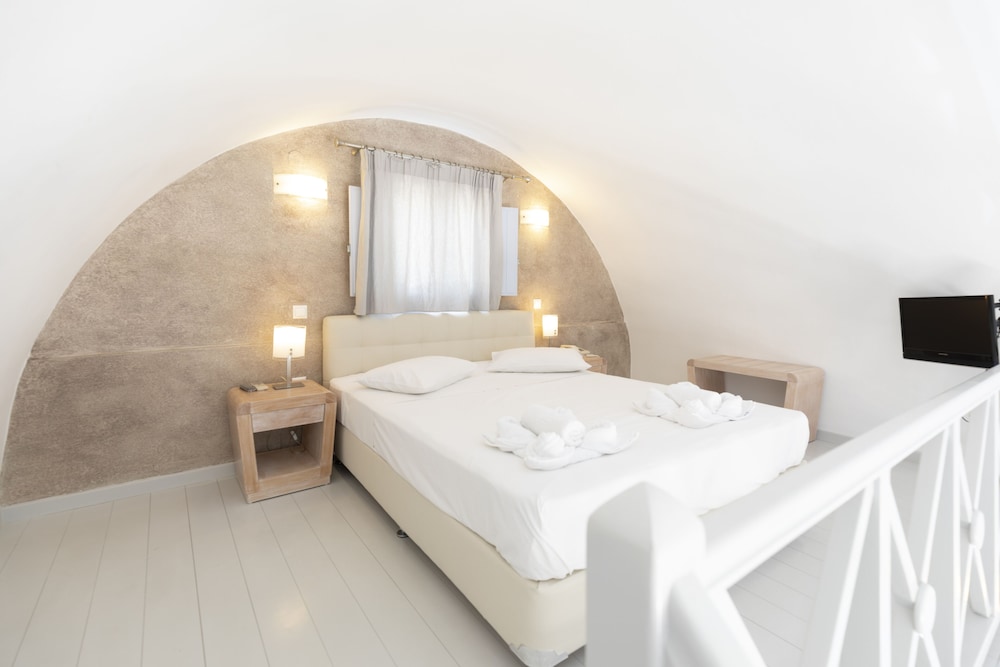Erato Apartments