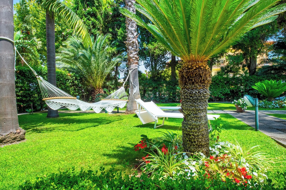 Villa In Sorrento Center | Gardens & Outdoor Space