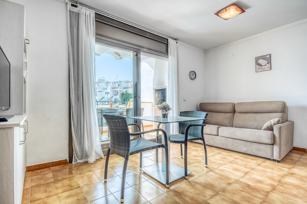 Apartment in Roses by Rocky Beach