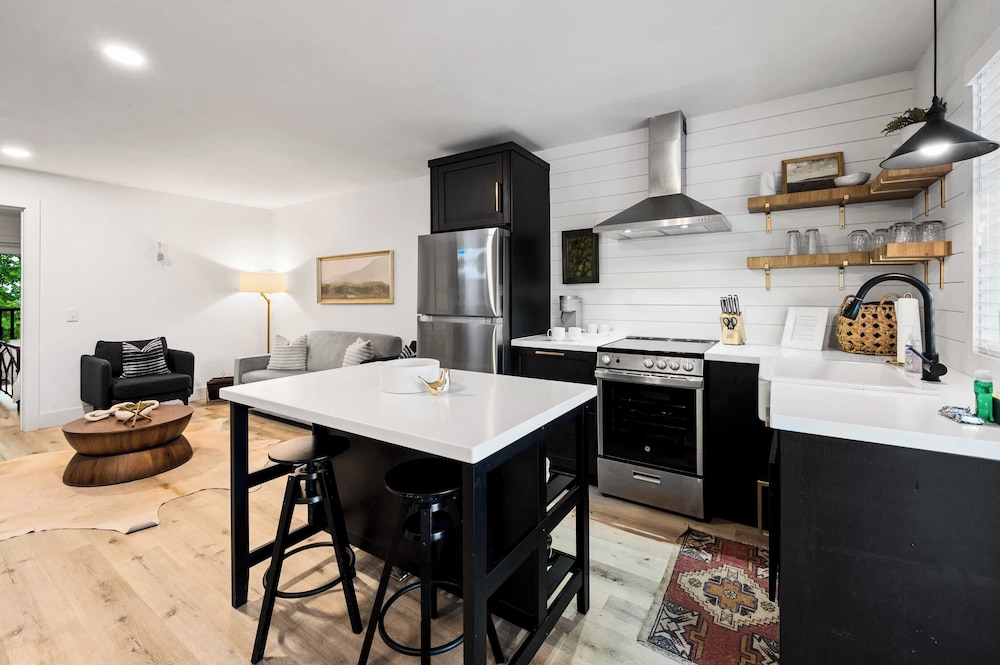 Firefly Mountain Suites Sleeps 36 Indoor Pool, Hot Tub, Game Room, Playground
