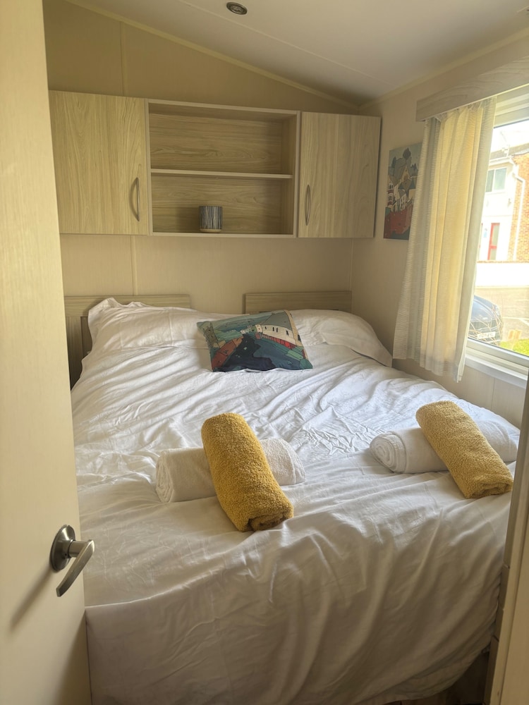 Newquay Bay - 3-bed Caravan - Sleeps 6