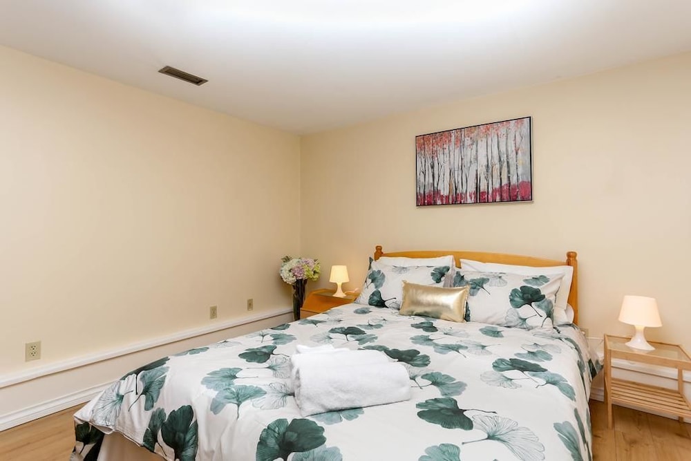 2bdr Suite UBC by Elevate Rooms view 3