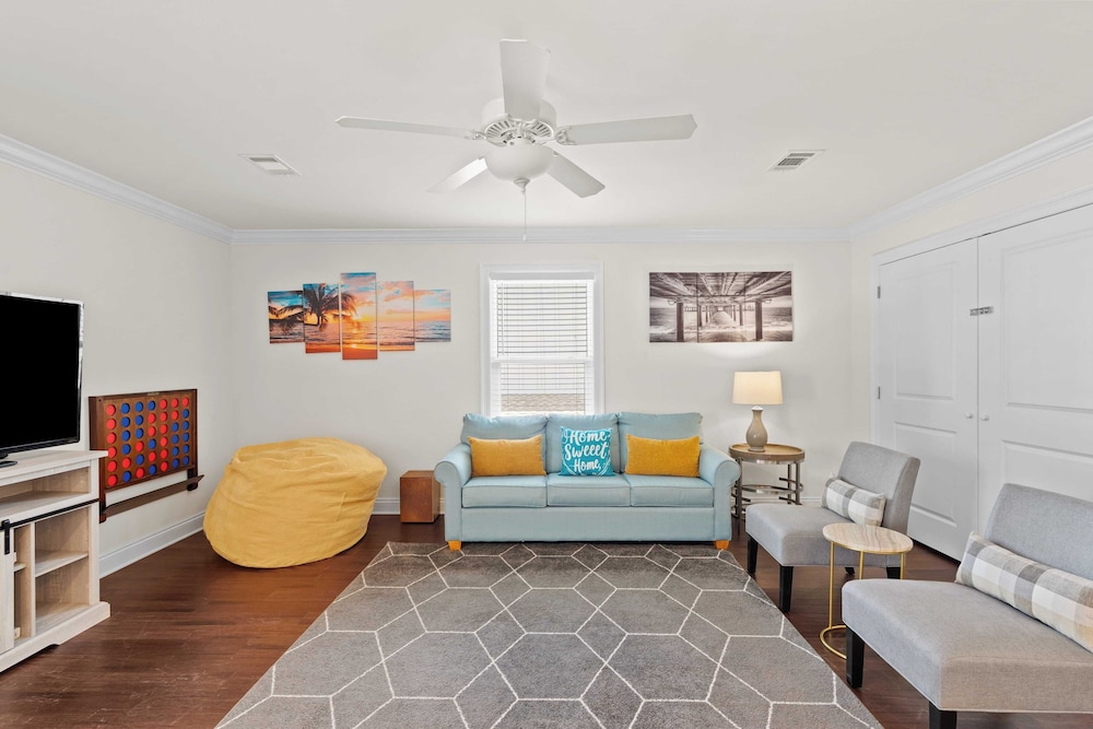Family-friendly, Close to Beach & Game Room Windswept by Avantstay