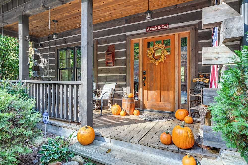 Hot Tub & Fire Pit: Getaway Near Nantahala Gorge! view 5