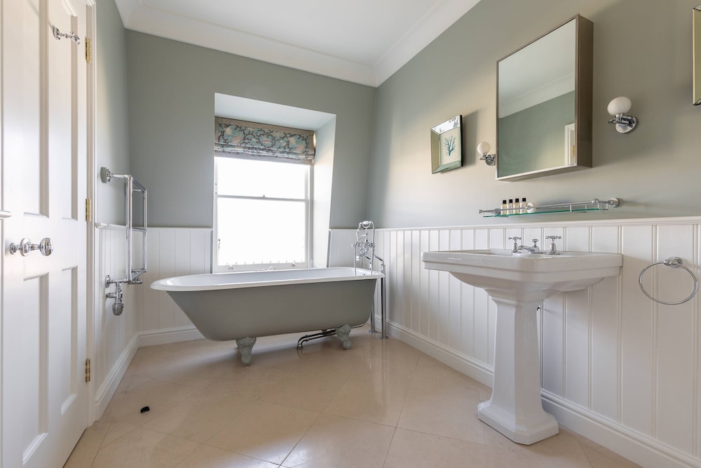 Earl's Court Square XI by Onefinestay