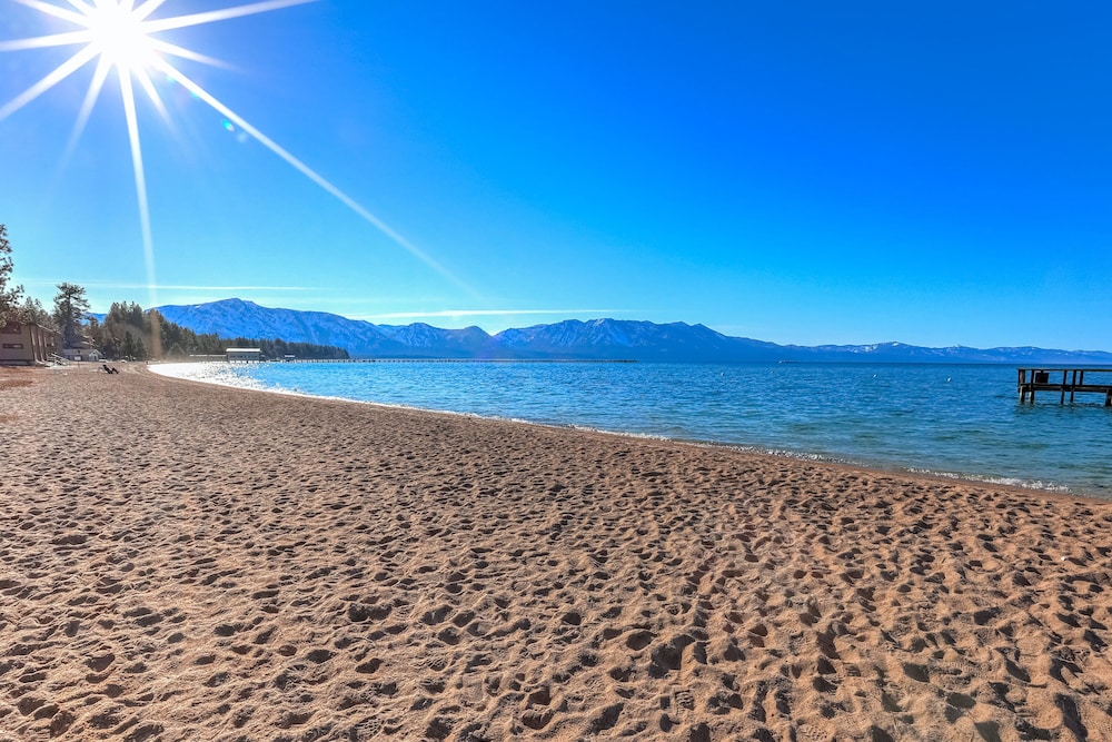 Lakeland Village - Walk to the Beaches of Lake Tahoe!