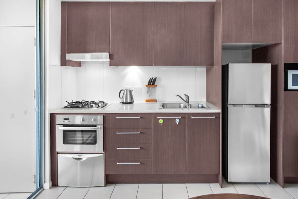 2-bed Near Brisbane CBD With Pool, Sauna & BBQ