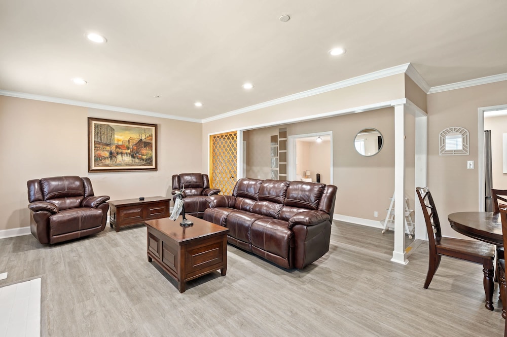 Whimsical Family Stay 10 Min Walk to PV Hospital