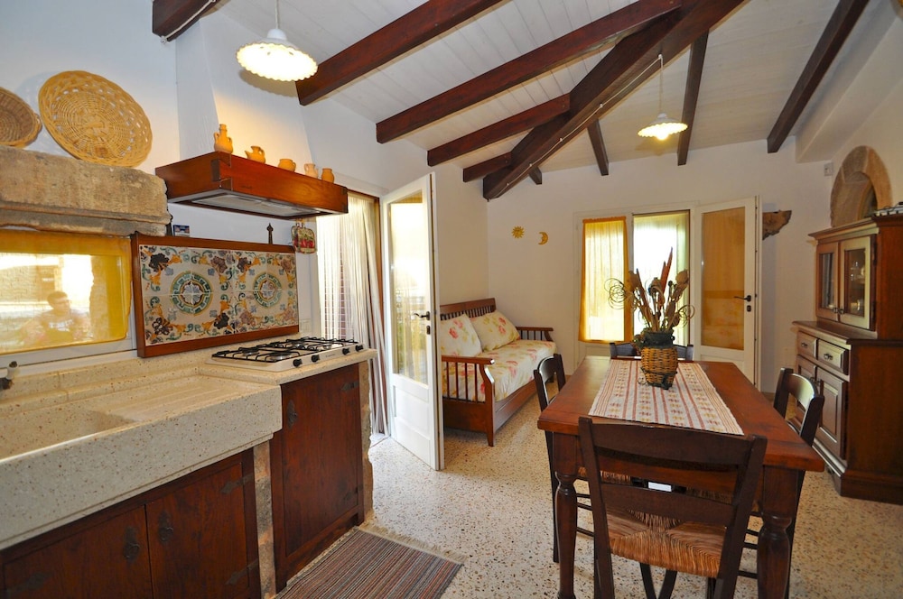 Trullo dei Beneficati a Pochi Metri dal Mare