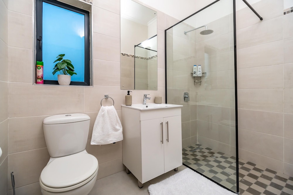 Stunning 3 Bedroom House Near Harare Airport -2297