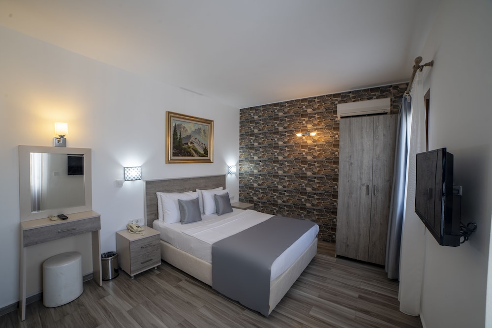 Queen Boutique Hotel - Image 71