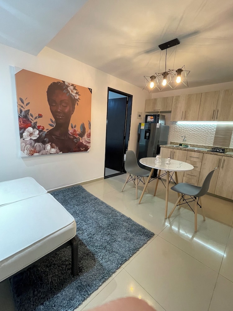 Luxury Liv Limonar
