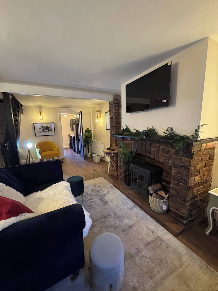 Winsford Woodford Cottage - Cozy Retreat