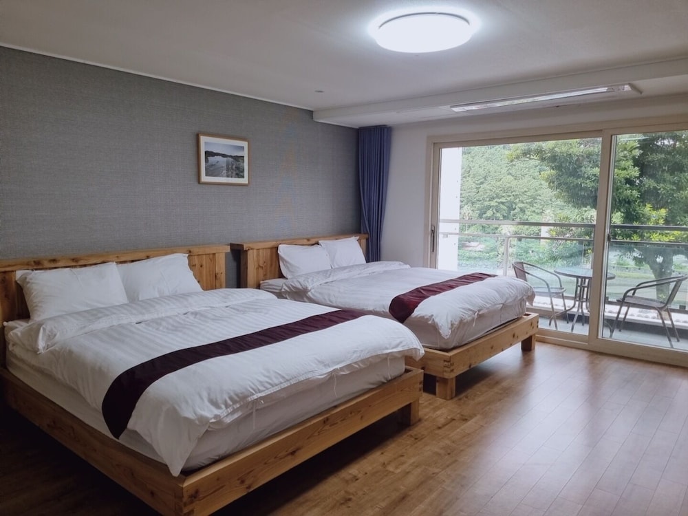Cheonjiyeon Crystal Hotel 20