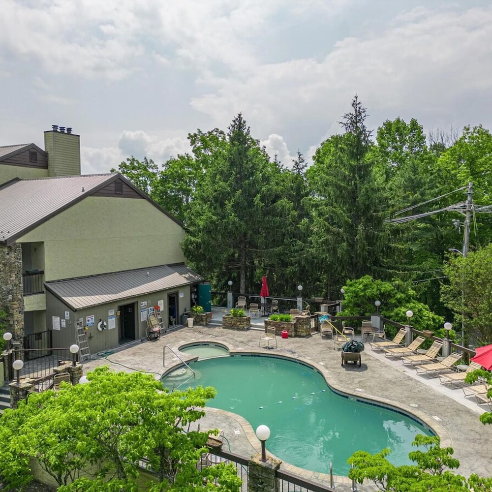 5 Star 3 bd 3ba Serenity Views w Pool Fireplace view 3