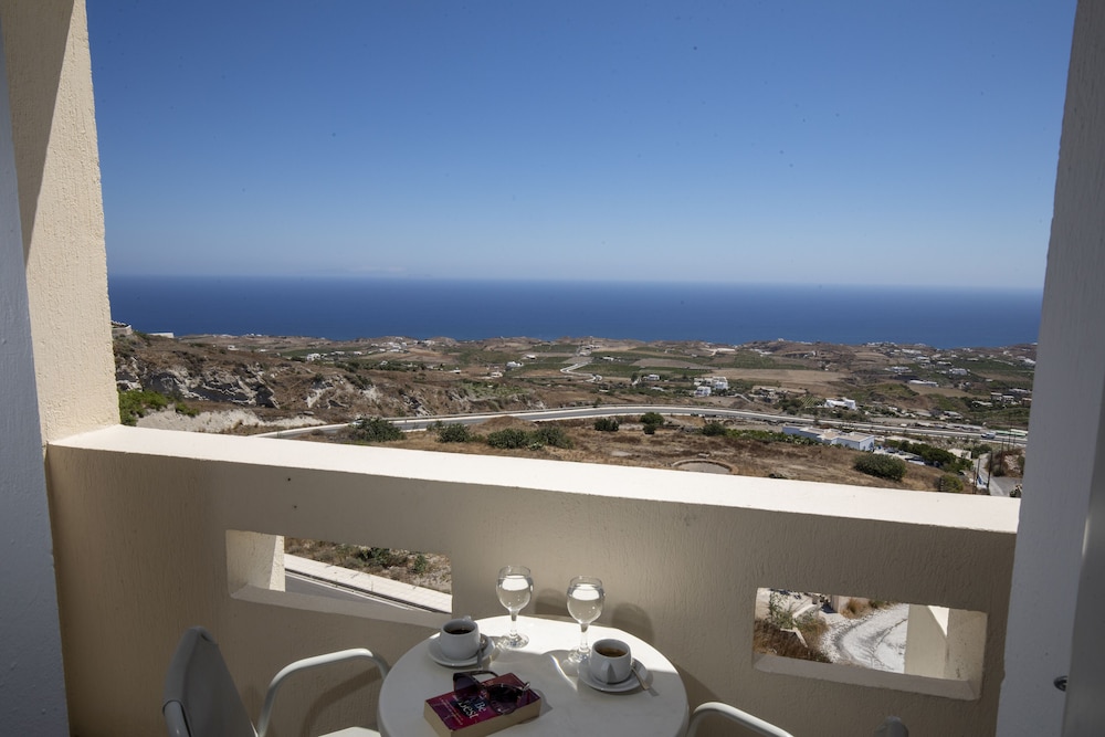 Erato Apartments