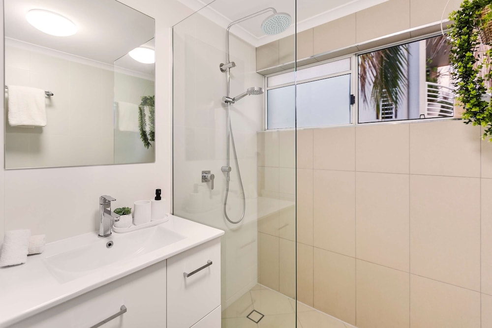 Melaleuca Hideaway - Beach Pool Free Parking