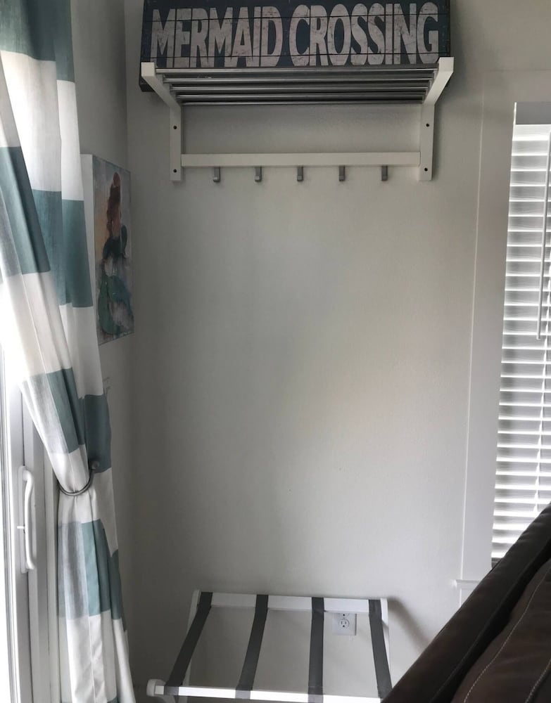 GIPH Mermaids Tale Sleeps 2 w Queen