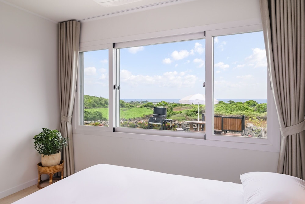 Gimnyeong stonewall Private Pool Villa